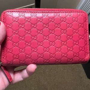 Gucci zippy wallet